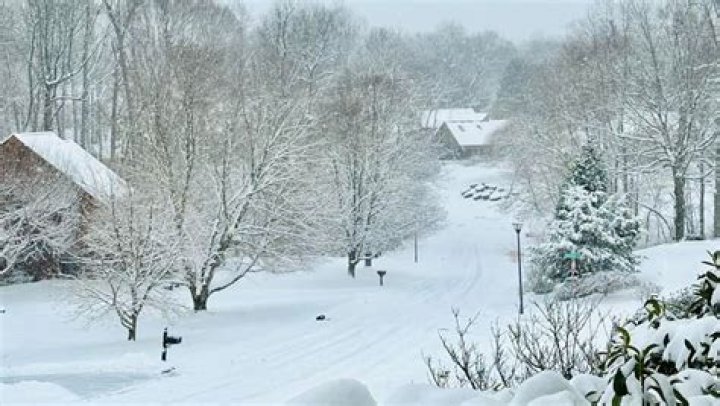 How much snow did Claymont Delaware get?