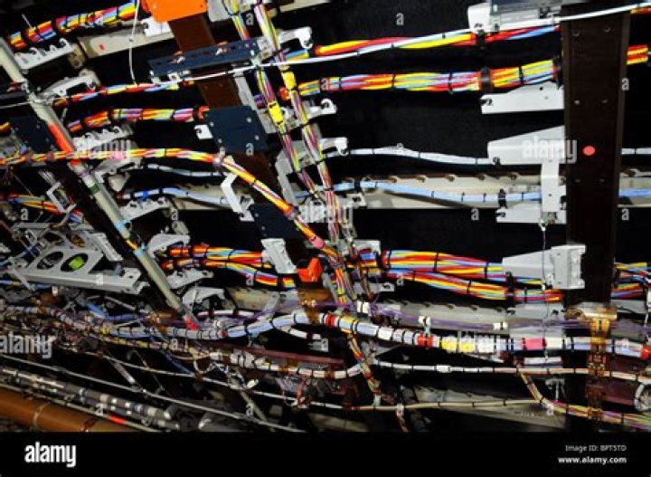 How much wiring is in an A380?