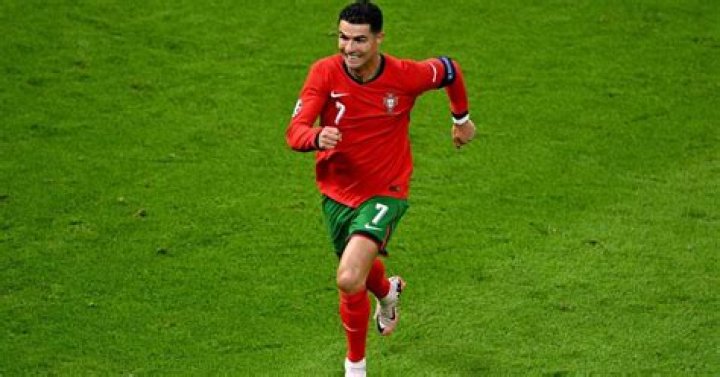 Why does Ronaldo use 7?